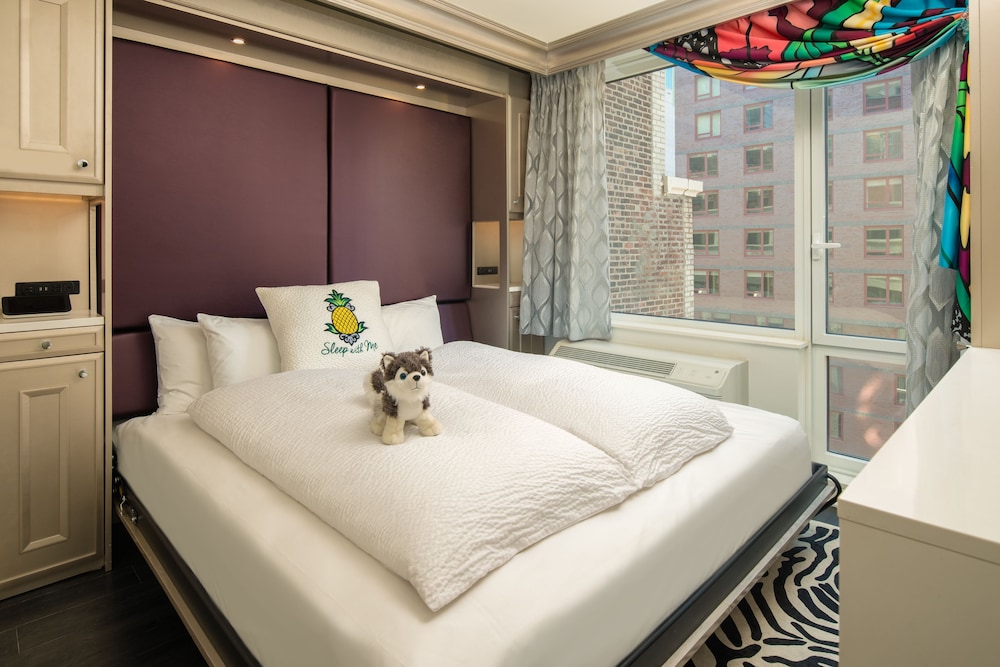COSMO, KING BED