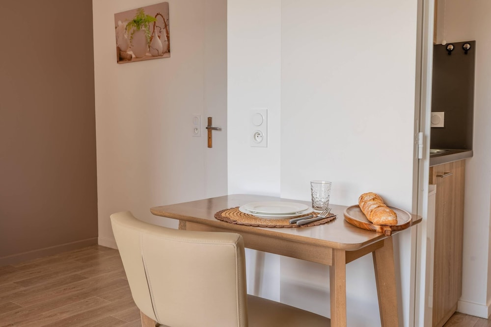 Quality Aparthotel Lyon L'Isle-dAbeau 9/32