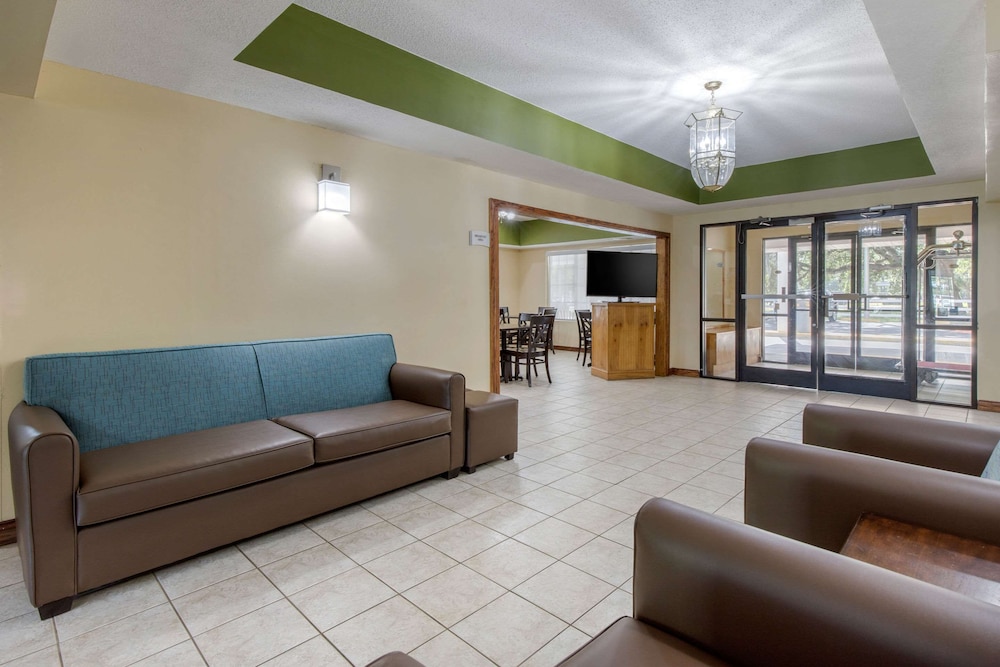 Quality Inn Kingstree, SC 27/38