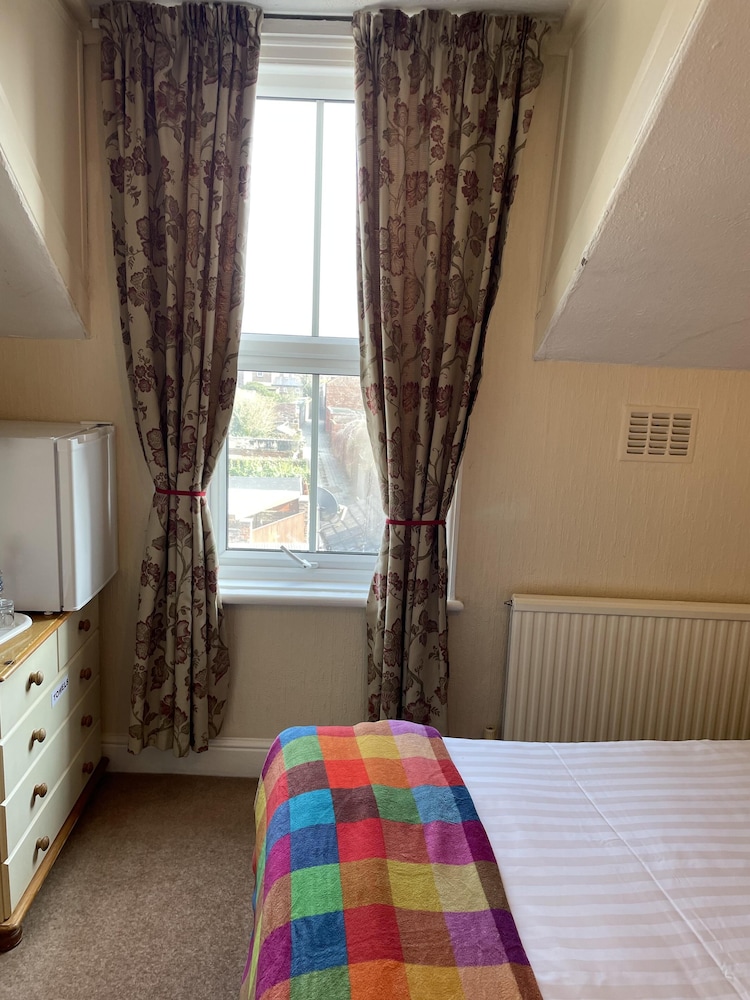 Diamonds Lodge Ltd (Ex Crossways Guest House) 15/34