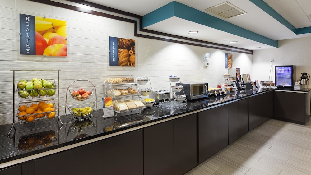 Best Western Plus Birmingham Inn & Suites 31/37