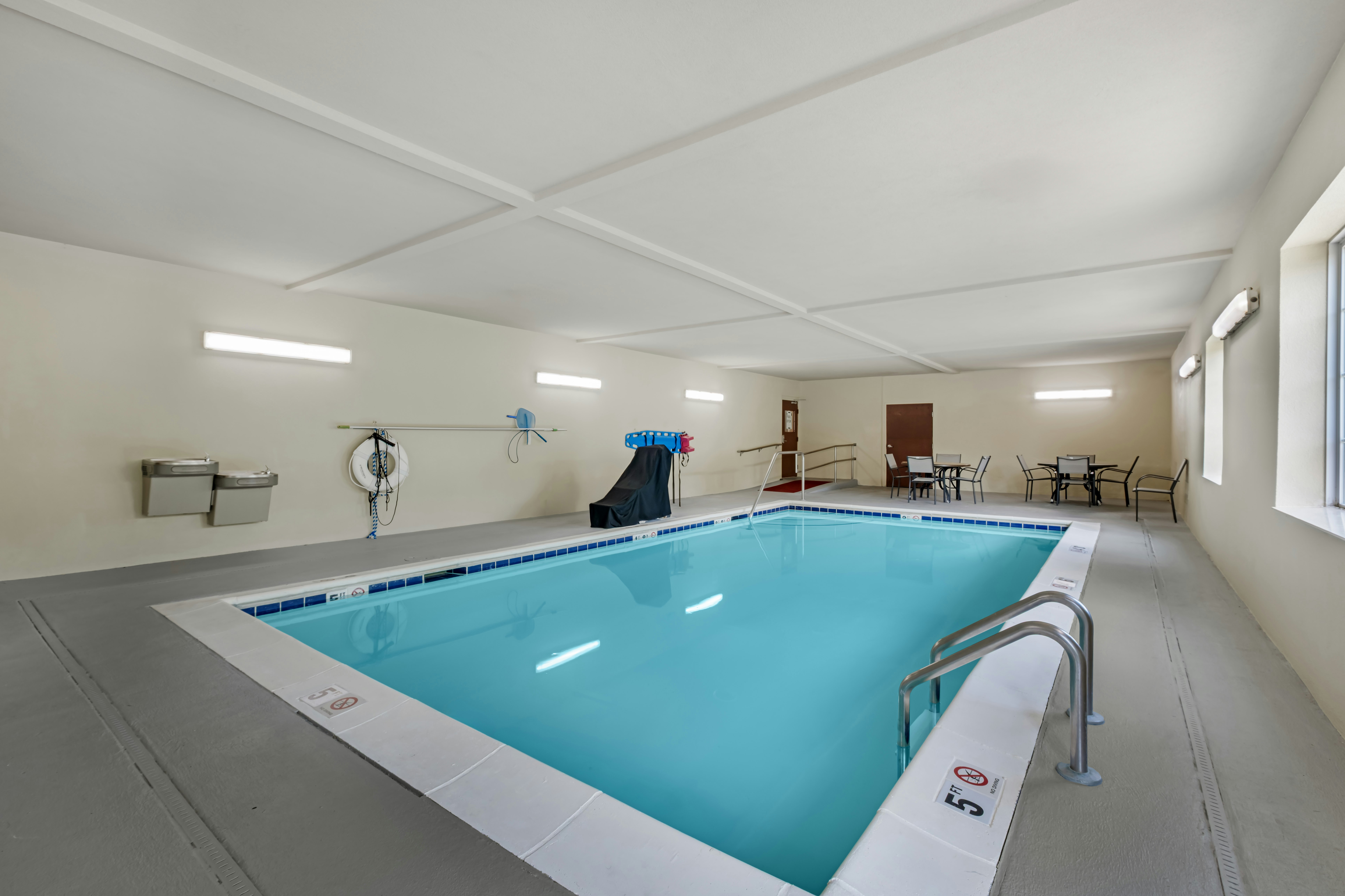 Cobblestone Hotel & Suites - Charlestown In 33/74