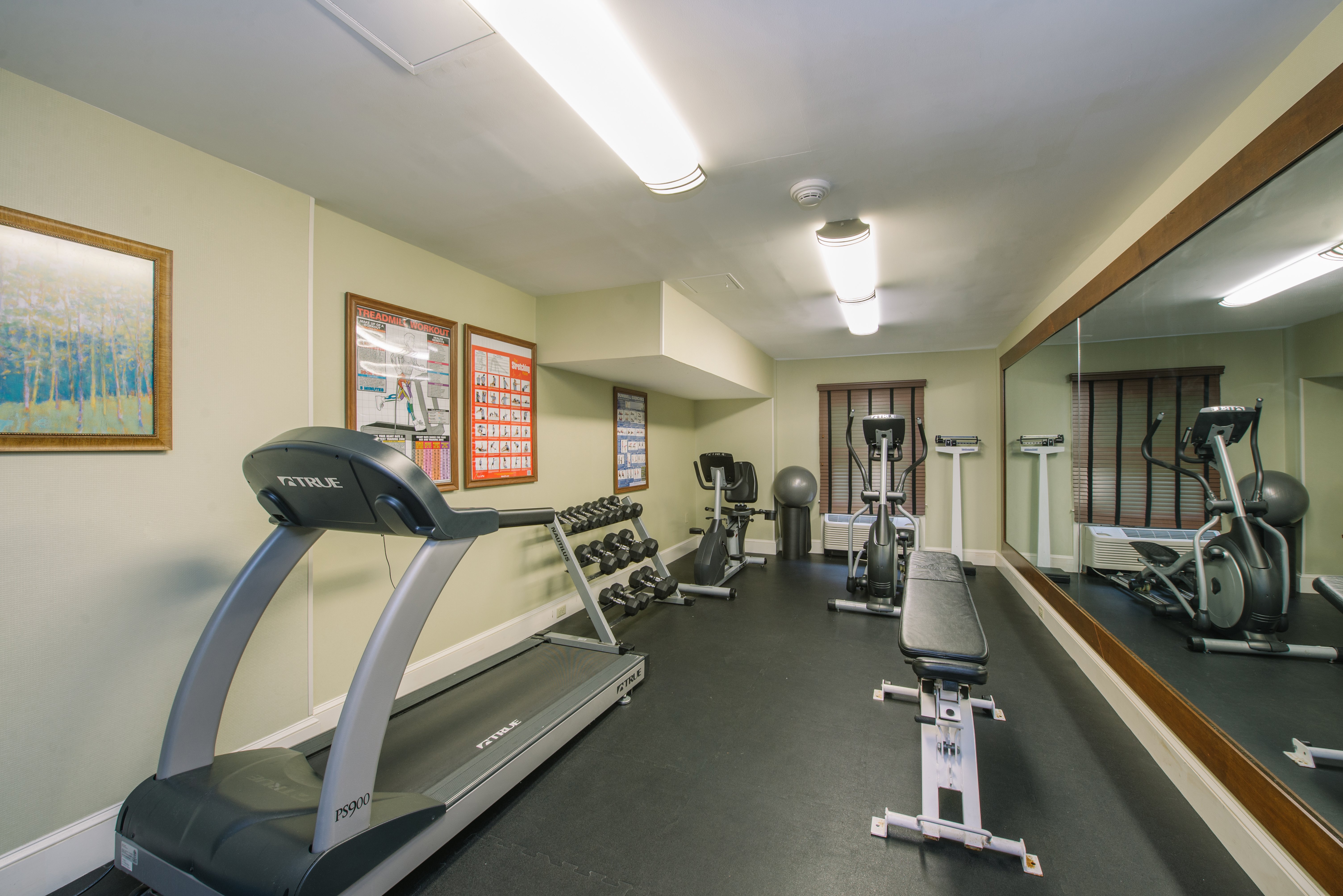 Holiday Inn Express Suites Merrimack 38/55