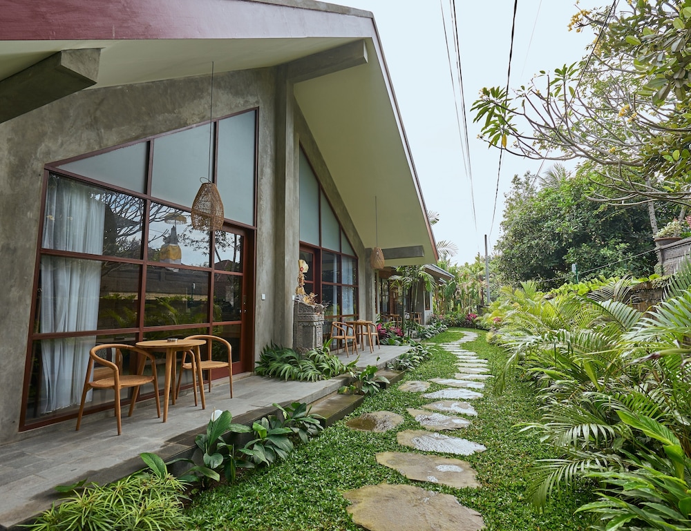 Yarama Cottages 44/52
