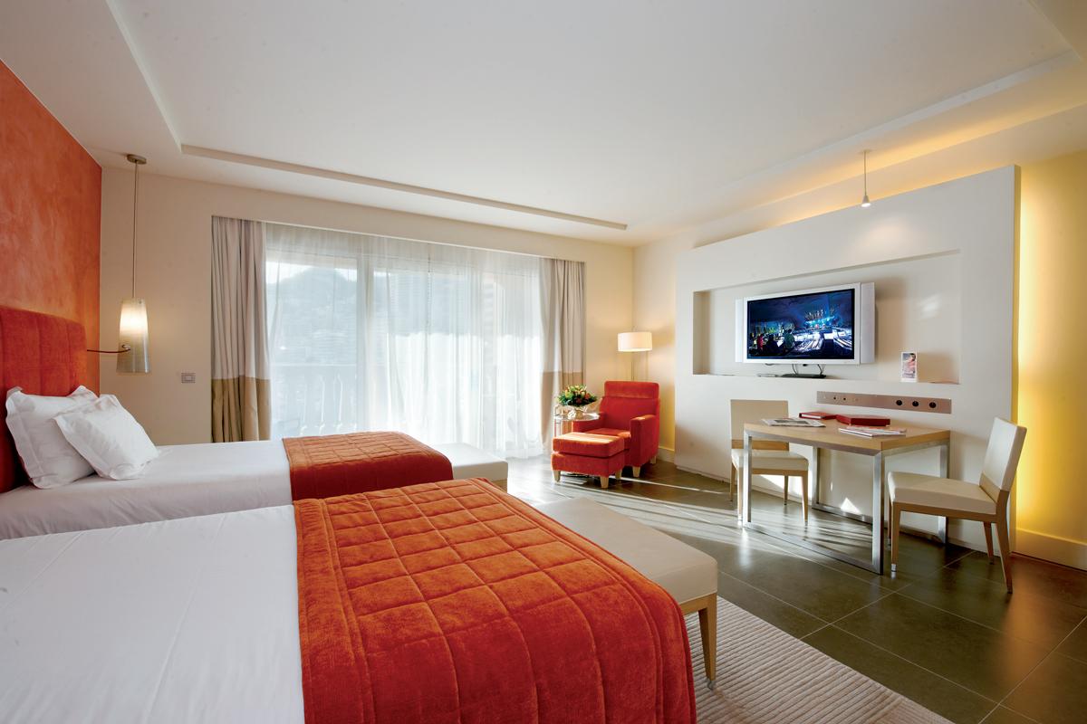 Deluxe, Twin Beds, Sea Side