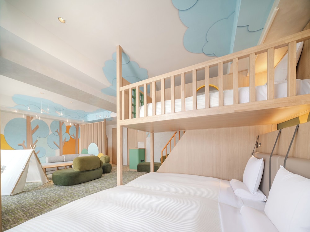Deluxe, 1 Double and 1 Single Bed, 2 Sofa