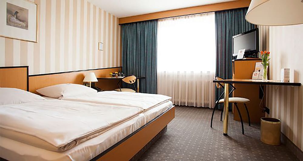 Pp-Hotel Grefrather Hof 7/28