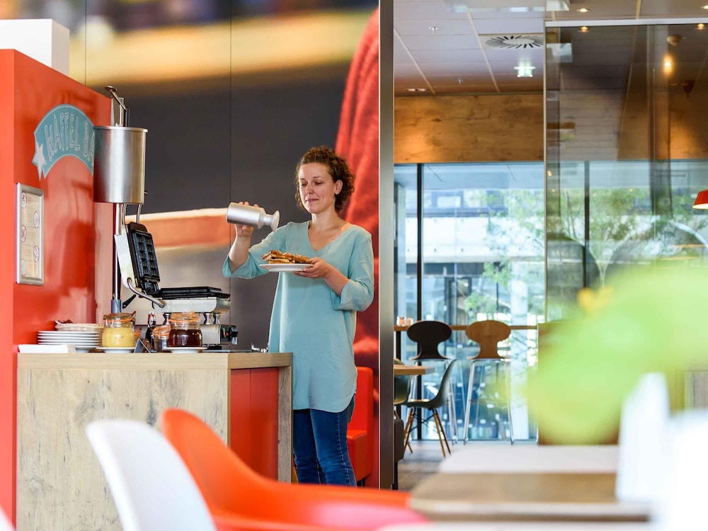 Ibis Wien Hauptbahnhof 48/69