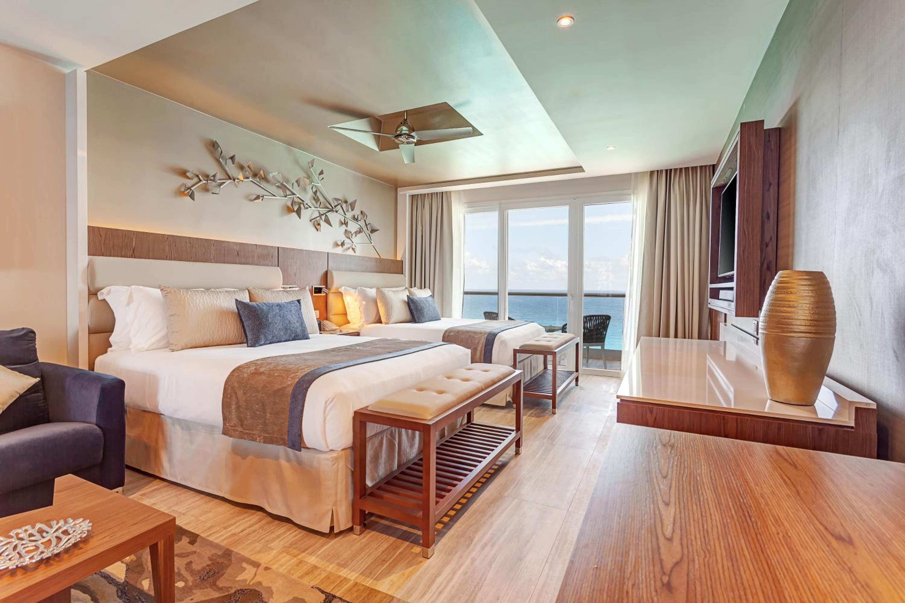 3 Bedrooms, Chairman, Luxury, Suite, Ocean Front، Royalton CHIC Cancun, An Autograph Collection (ex Royalton Cancun) 3/5