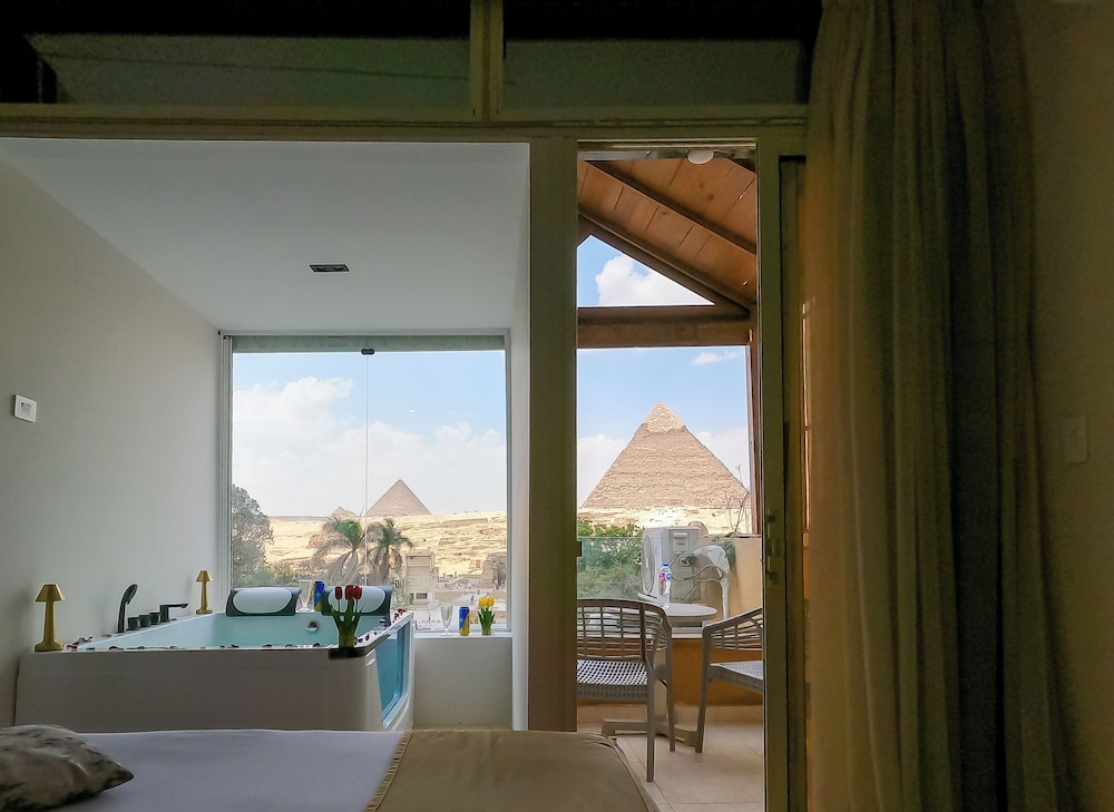 غرفة ملكية بسريرين منفصلين بجاكوزي، Giza Pyramids View Inn 7/8