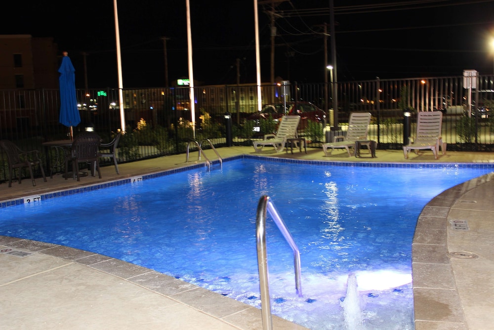 Hampton Inn Cotulla 5/37