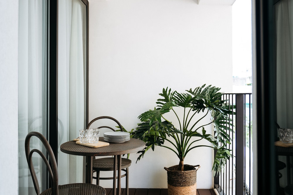 Terreno Studios 34/42