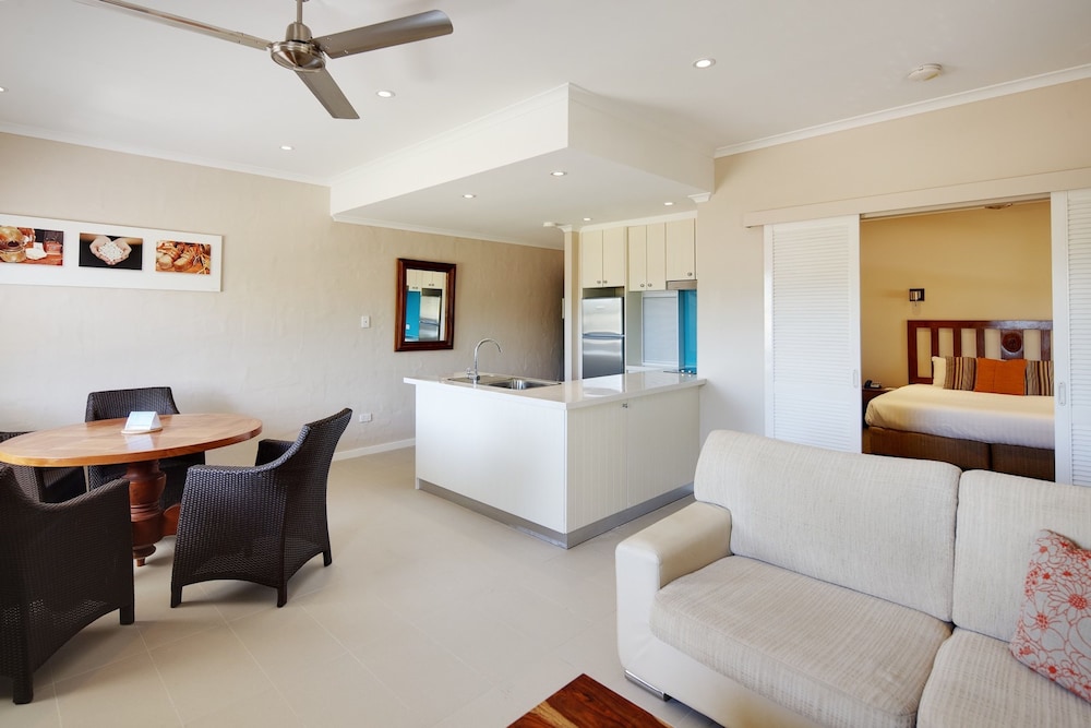 Seashells Broome 38/44