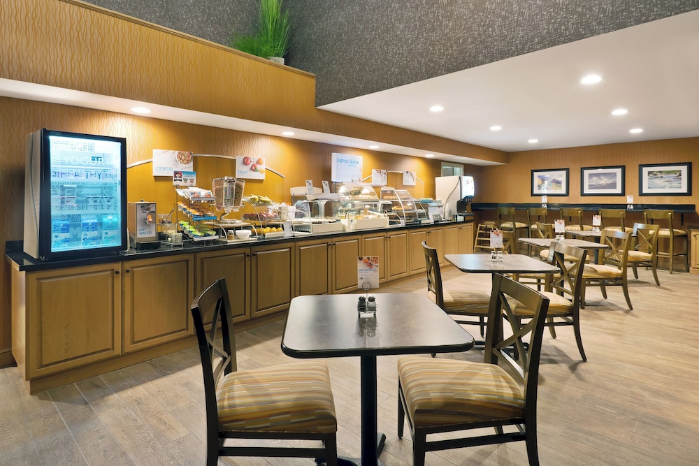 Holiday Inn Express And Suites Fraser Winter Park Area Formerly the Pinnacle Lodge 55/73