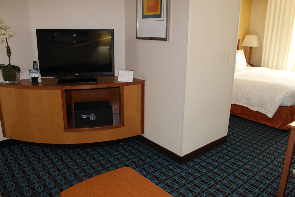 Fairfield Inn Suites Kansas City Liberty 32/40