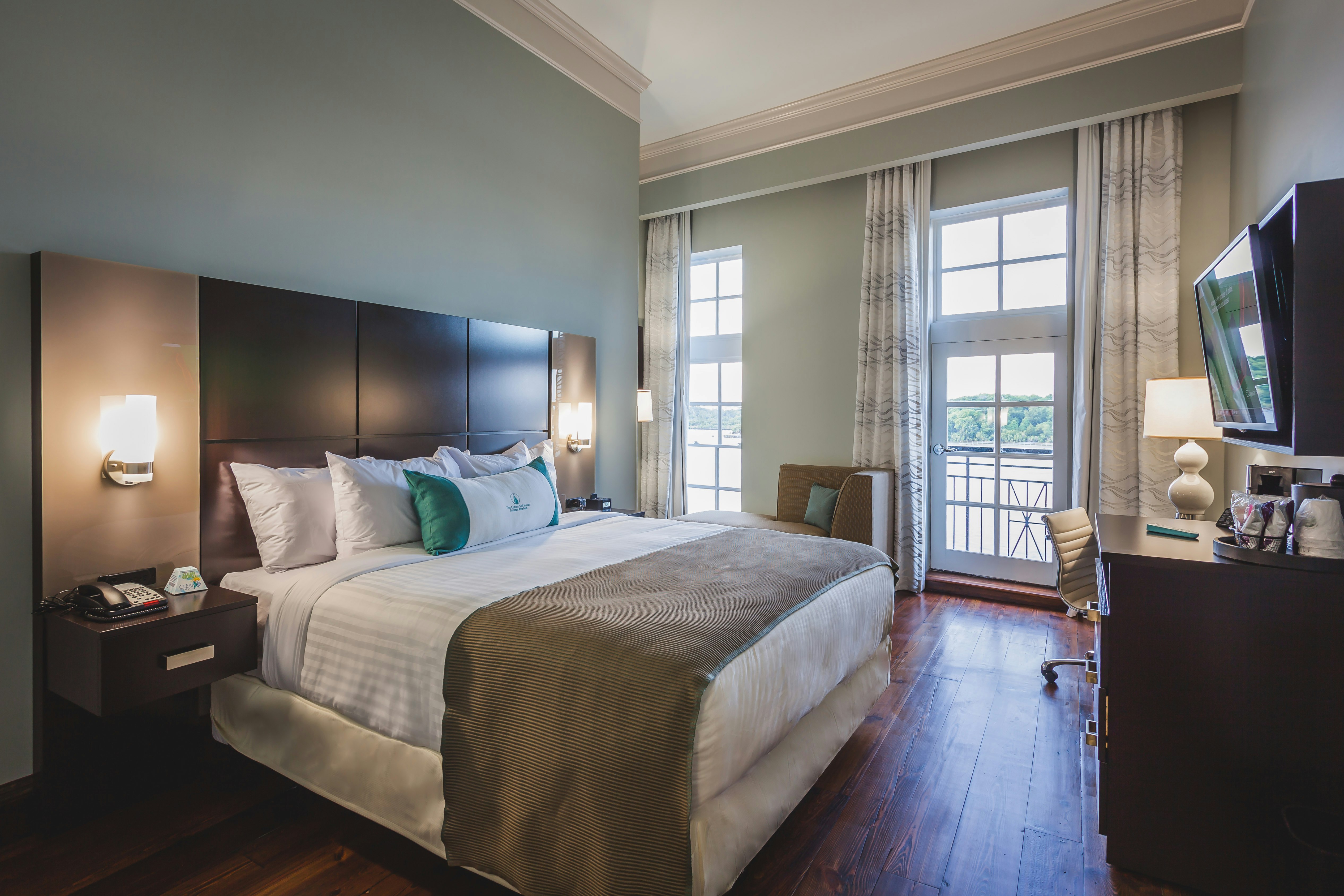 ROOM, KING BED, RIVER VIEW, BALCONY