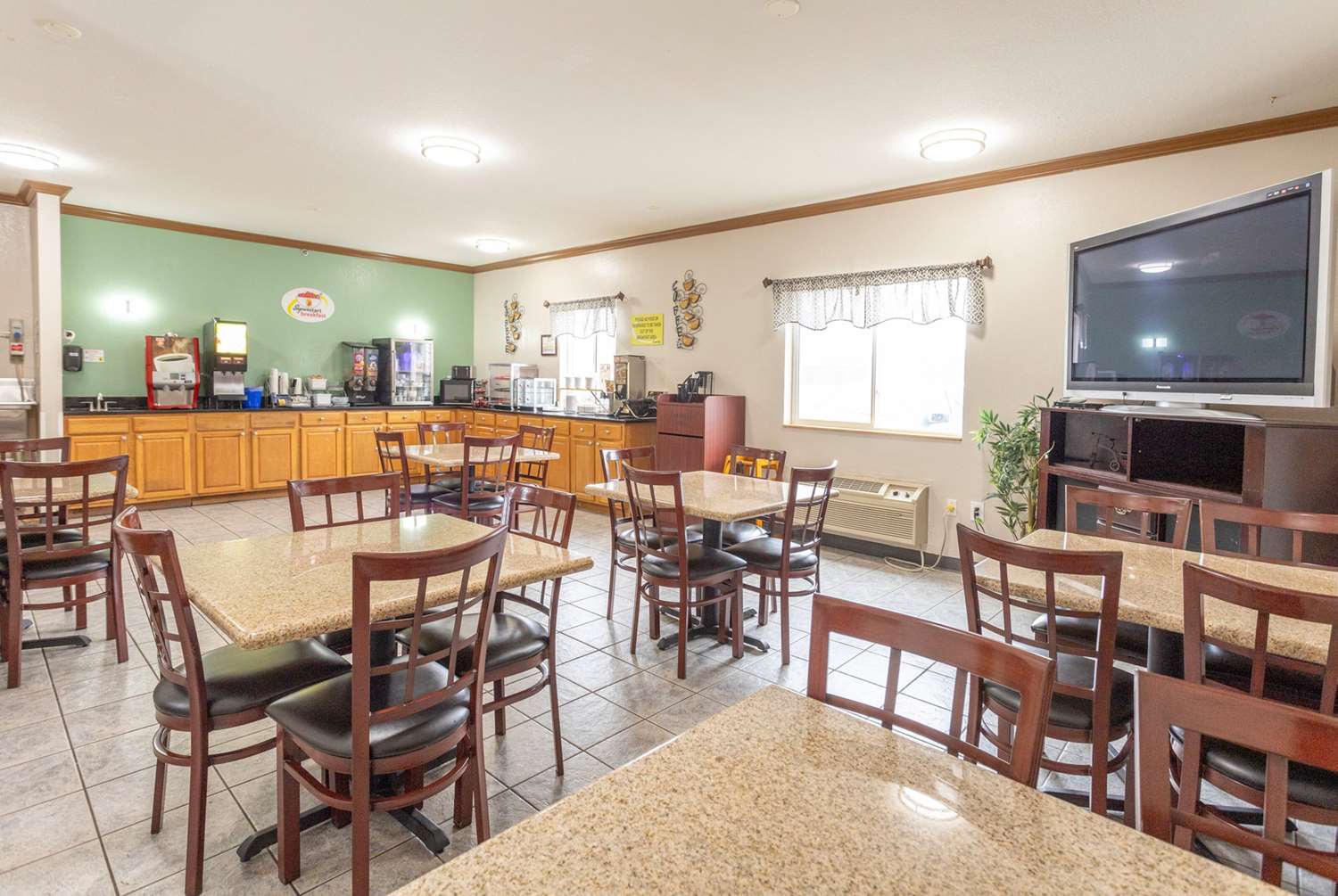 Super 8 By Wyndham Big Rapids 15/29