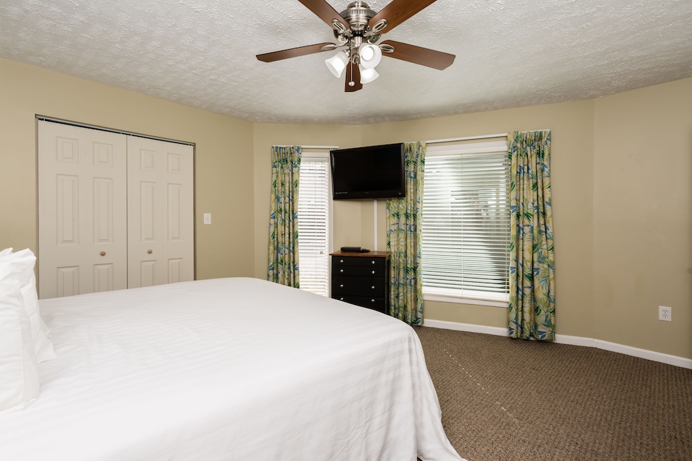 Country Club Villas 15/67