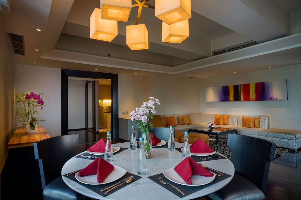 ARTOTEL TS Suites Surabaya 20/34