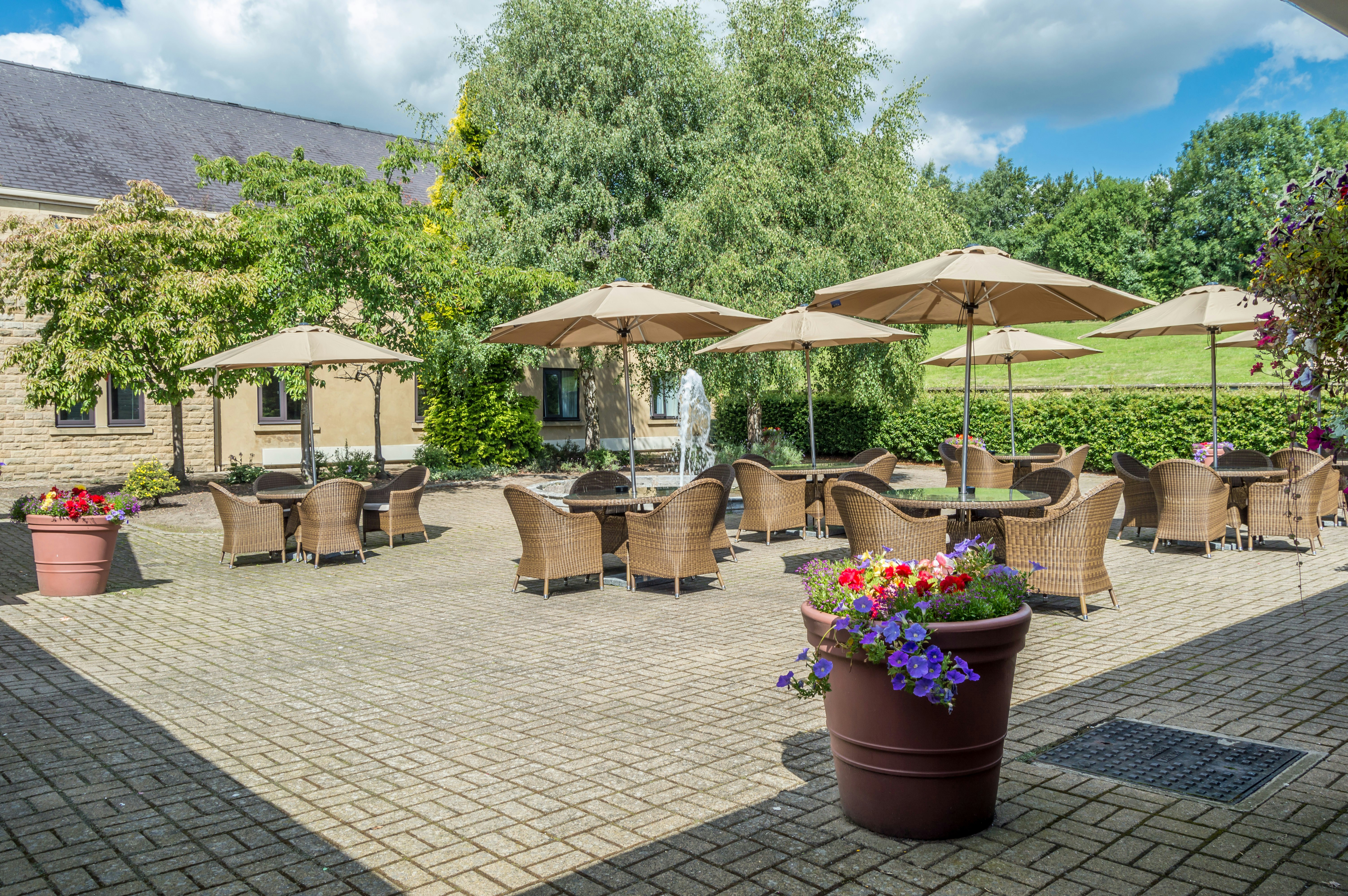 HOLIDAY INN LEEDS BRIGHOUSE 42/50