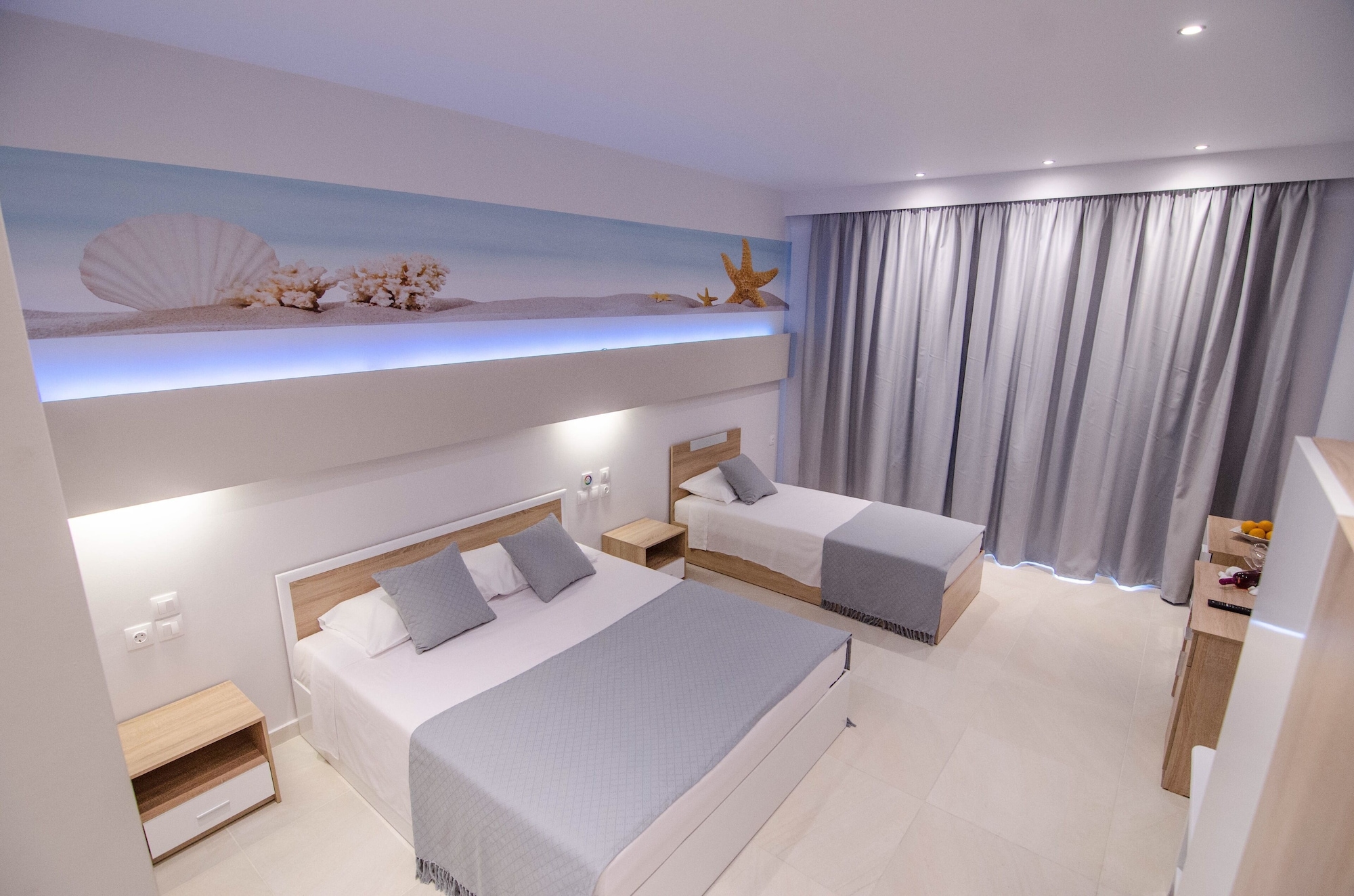 ROOM, TRIPLE, SEA SIDE, BALCONY