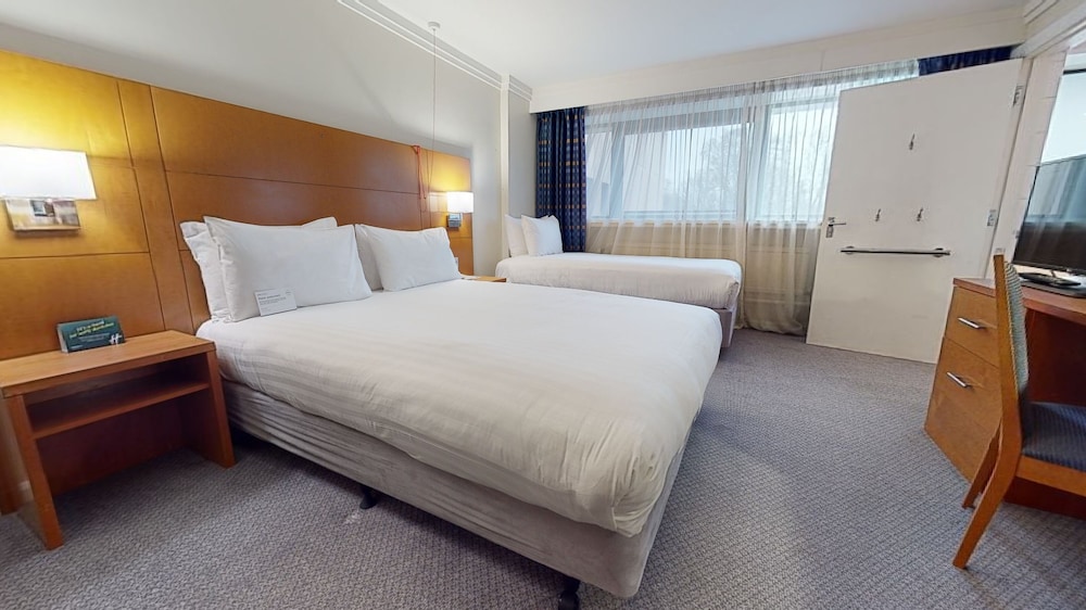 HOLIDAY INN CARDIFF CITY CENTRE 28/64