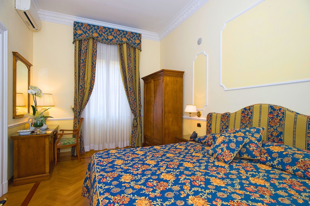 Hotel Cellini 10/61