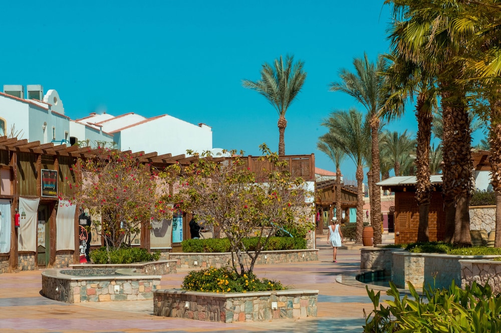 Reef Oasis Blue Bay Resort and Spa 40/48