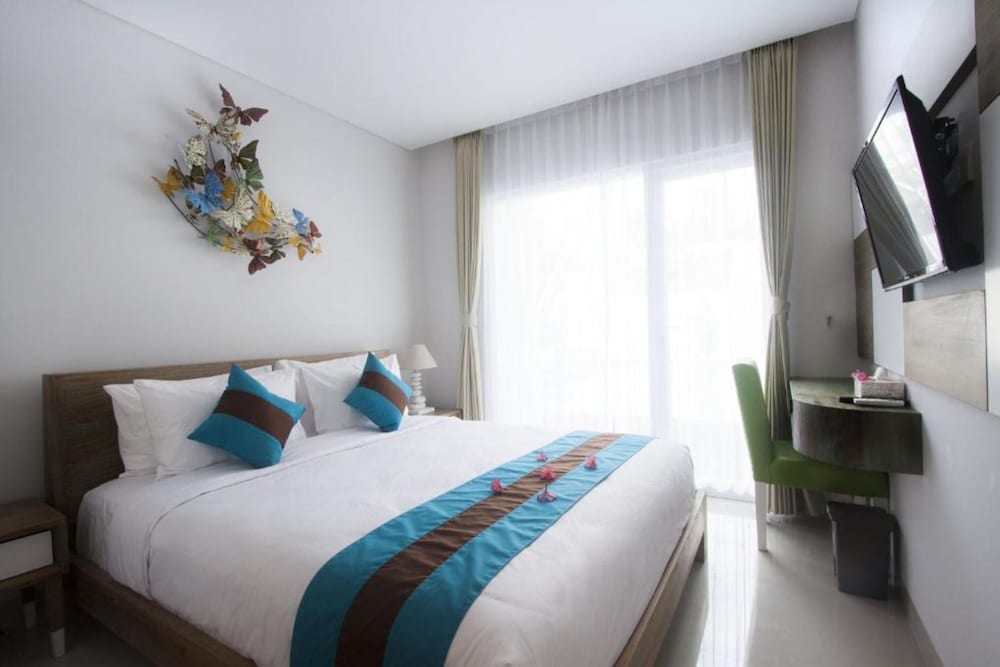 Hola Seminyak 20/50