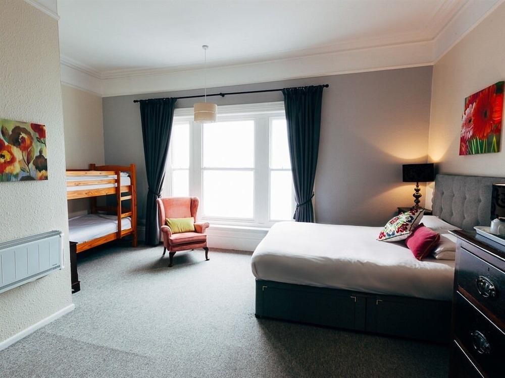 Cliff Hall Hotel 10/35