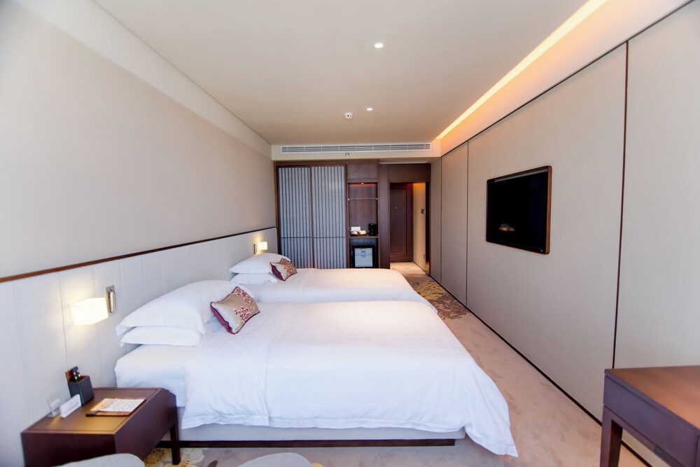 Deluxe, Twin Beds, Weihaiwei 2/6