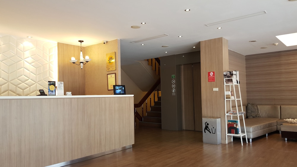 The Riverside Hotel Hengchun 12/60