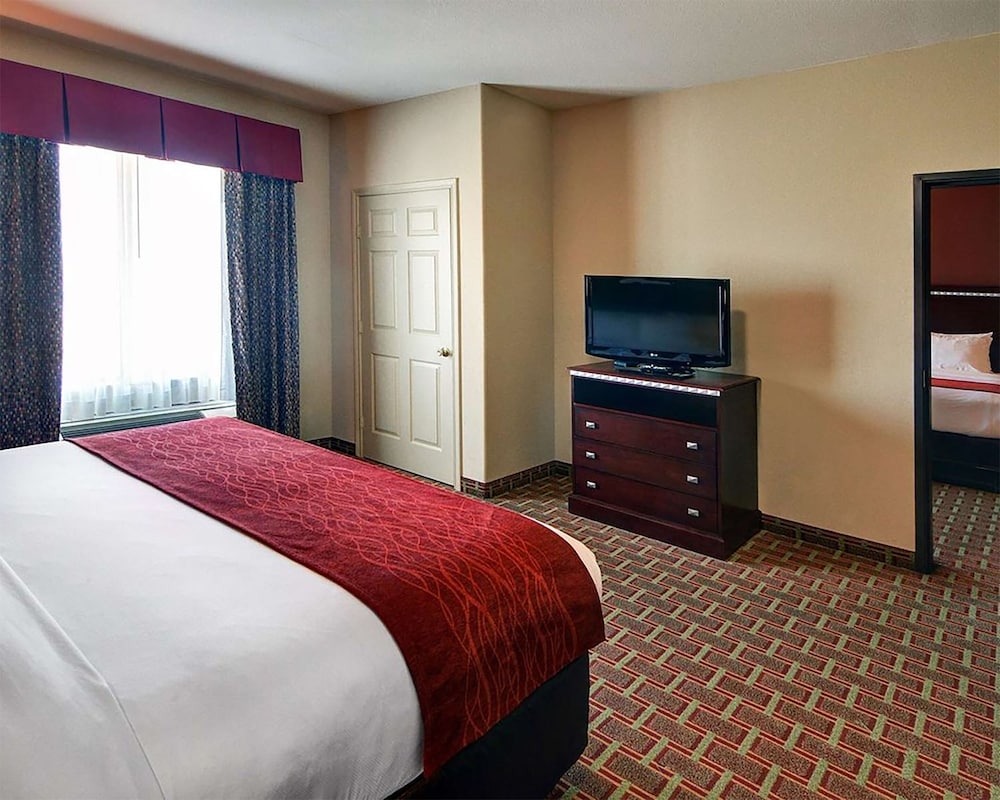 Comfort Suites At Lake Worth 19/47