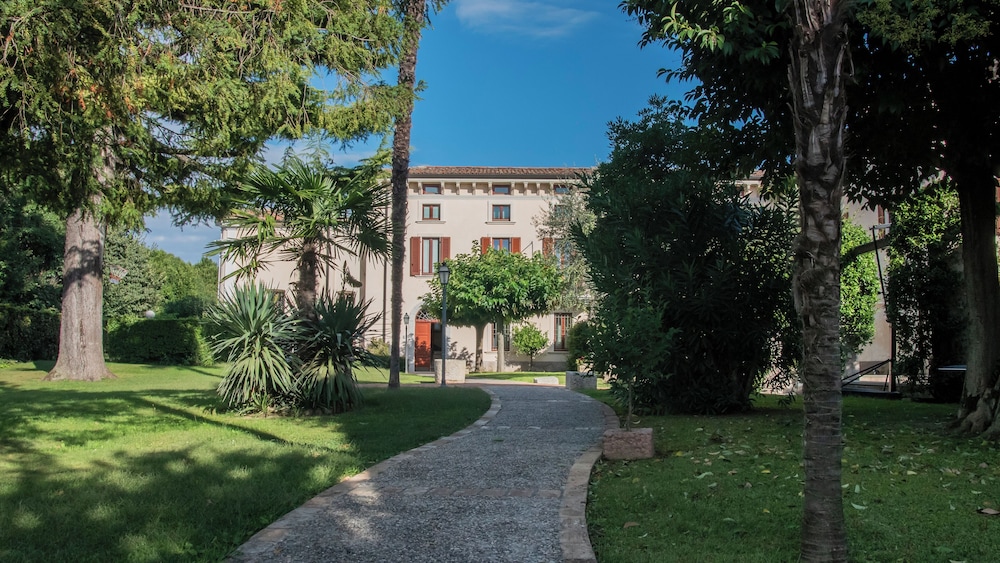Castello Belvedere 32/50