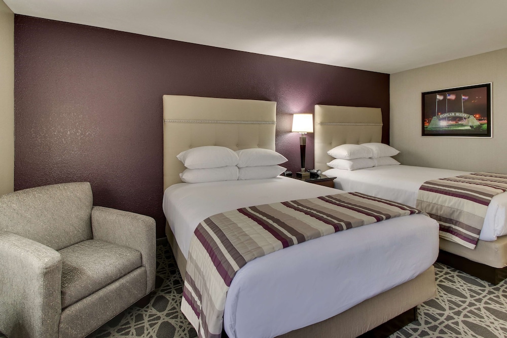 Drury Inn and Suites Poplar Bluff 10/48