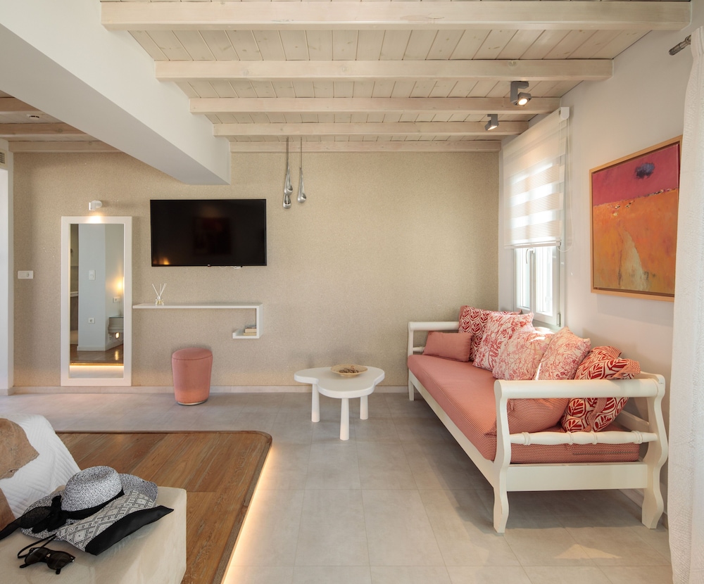 Iria Beach art hotel 51/69
