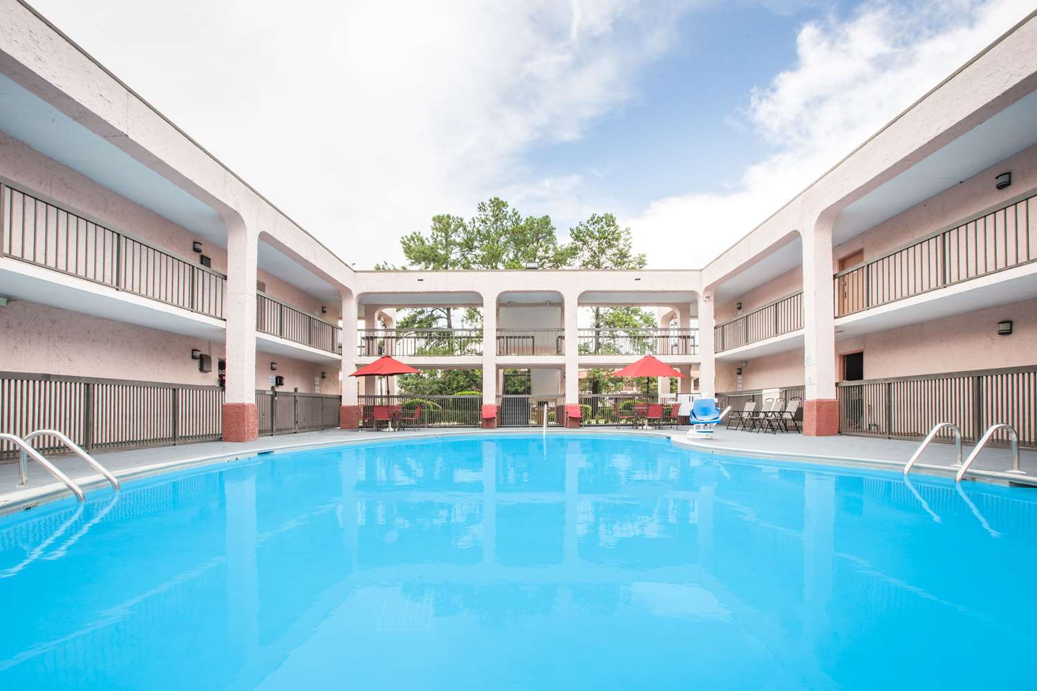 Baymont by Wyndham Mobile I-65 2/10