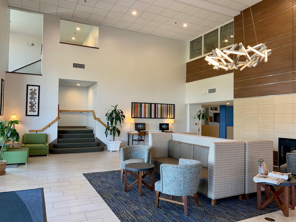 Holiday Inn Express Hotel & Suites Tracy 40/77