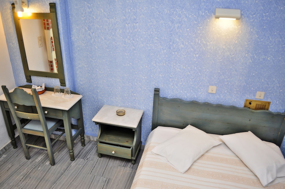 Polos Hotel Paros 54/90