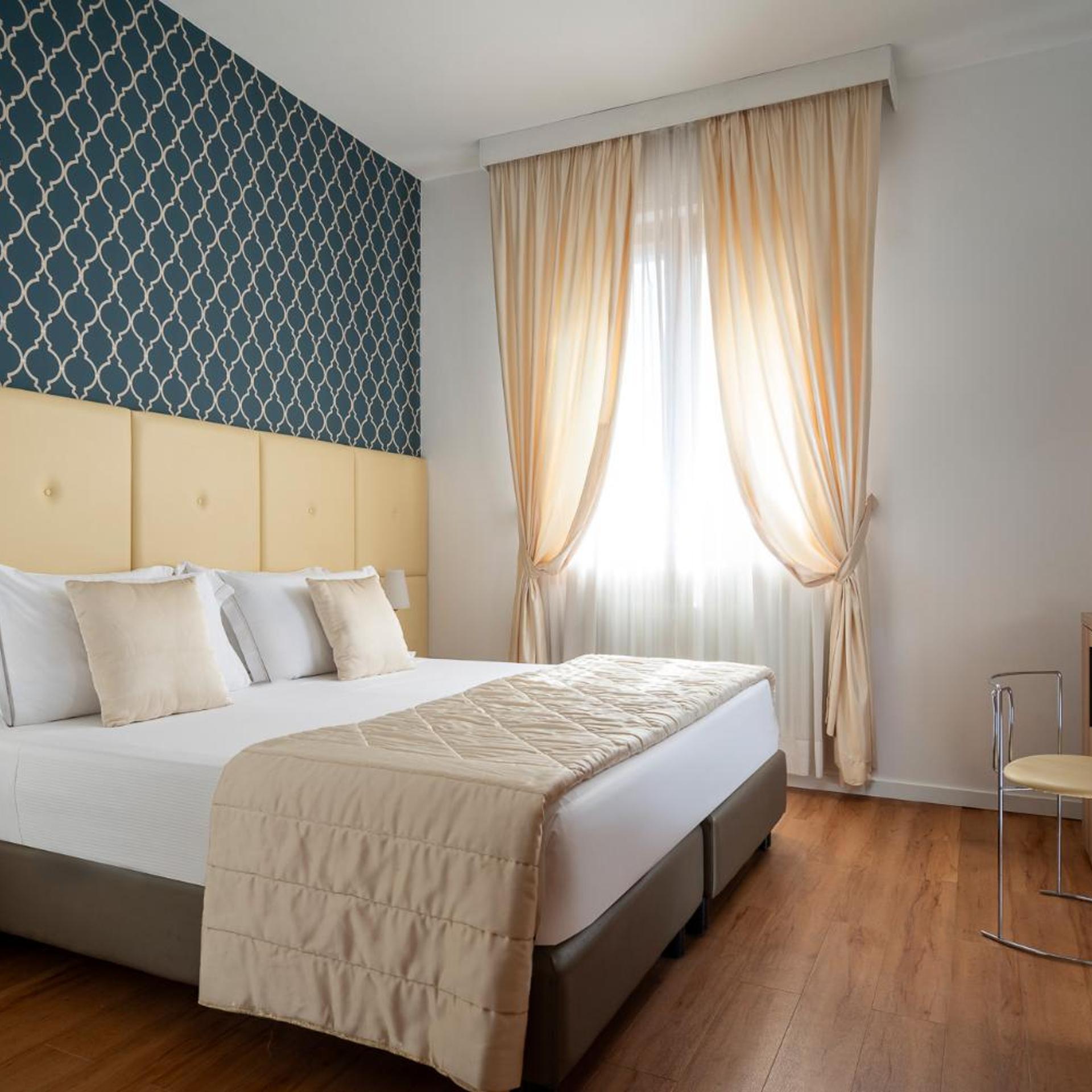 Room, Double or Twin Bed
