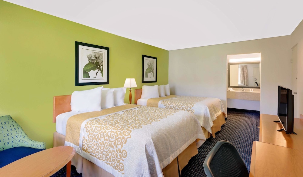 Days Inn By Easton 6/18