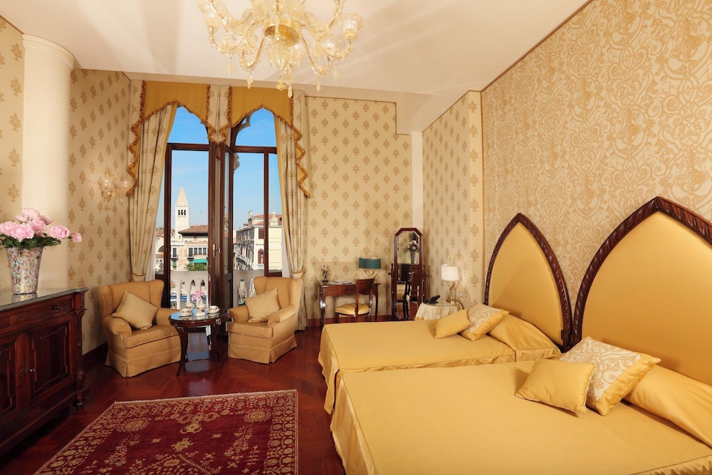 JUNIOR SUITE, GRAND CANAL VIEW