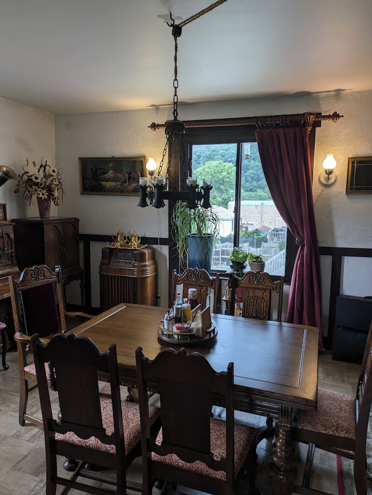 The Old Parsonage Bed and Breakfast 56/64