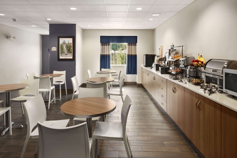 Microtel Inn Suites By Wyndham Lynchburg 16/24