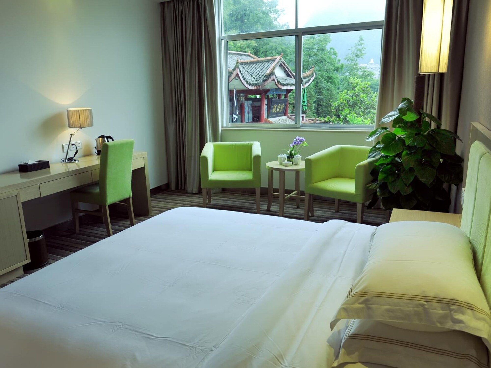 STANDARD, QUEEN BED