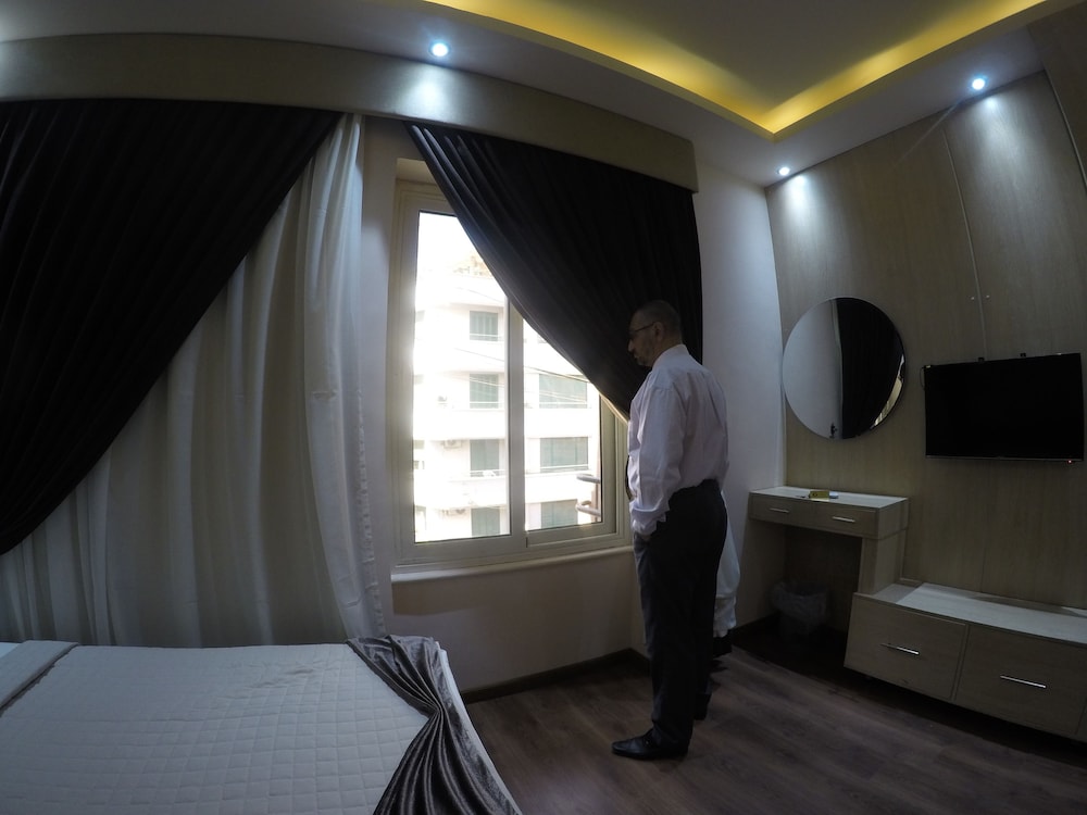 DELUXE, DOUBLE BED