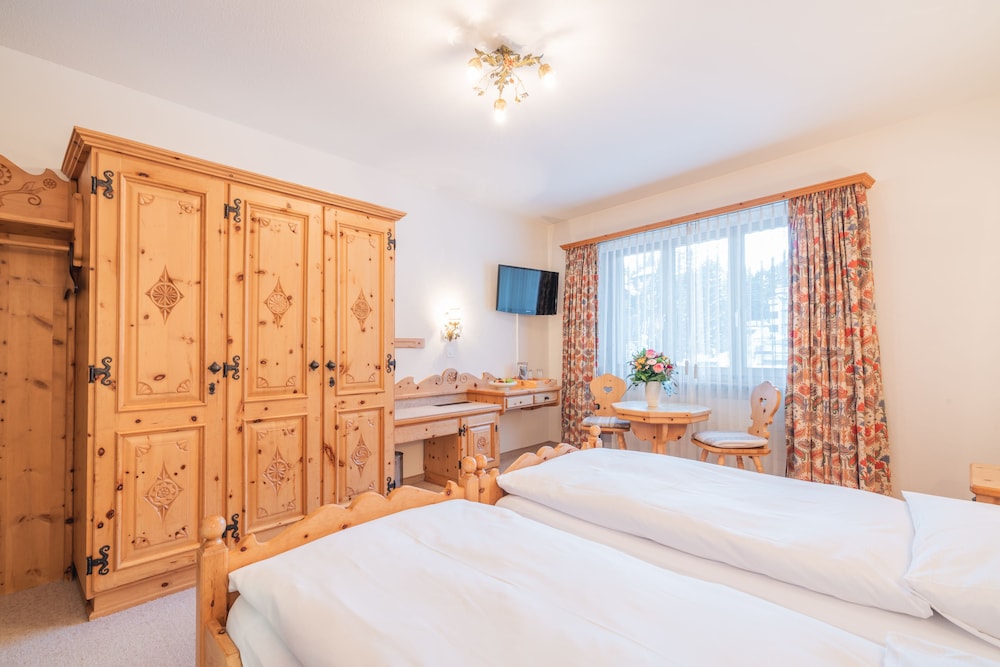 Hotel Corvatsch 14/36