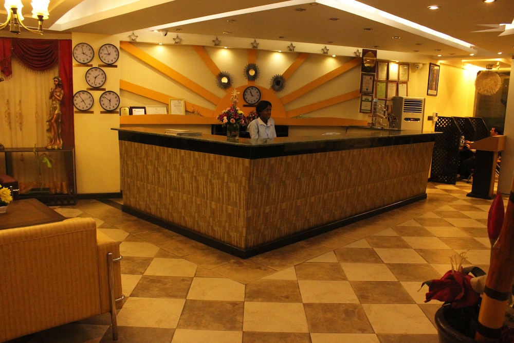 Hotel Sapphire 8/68