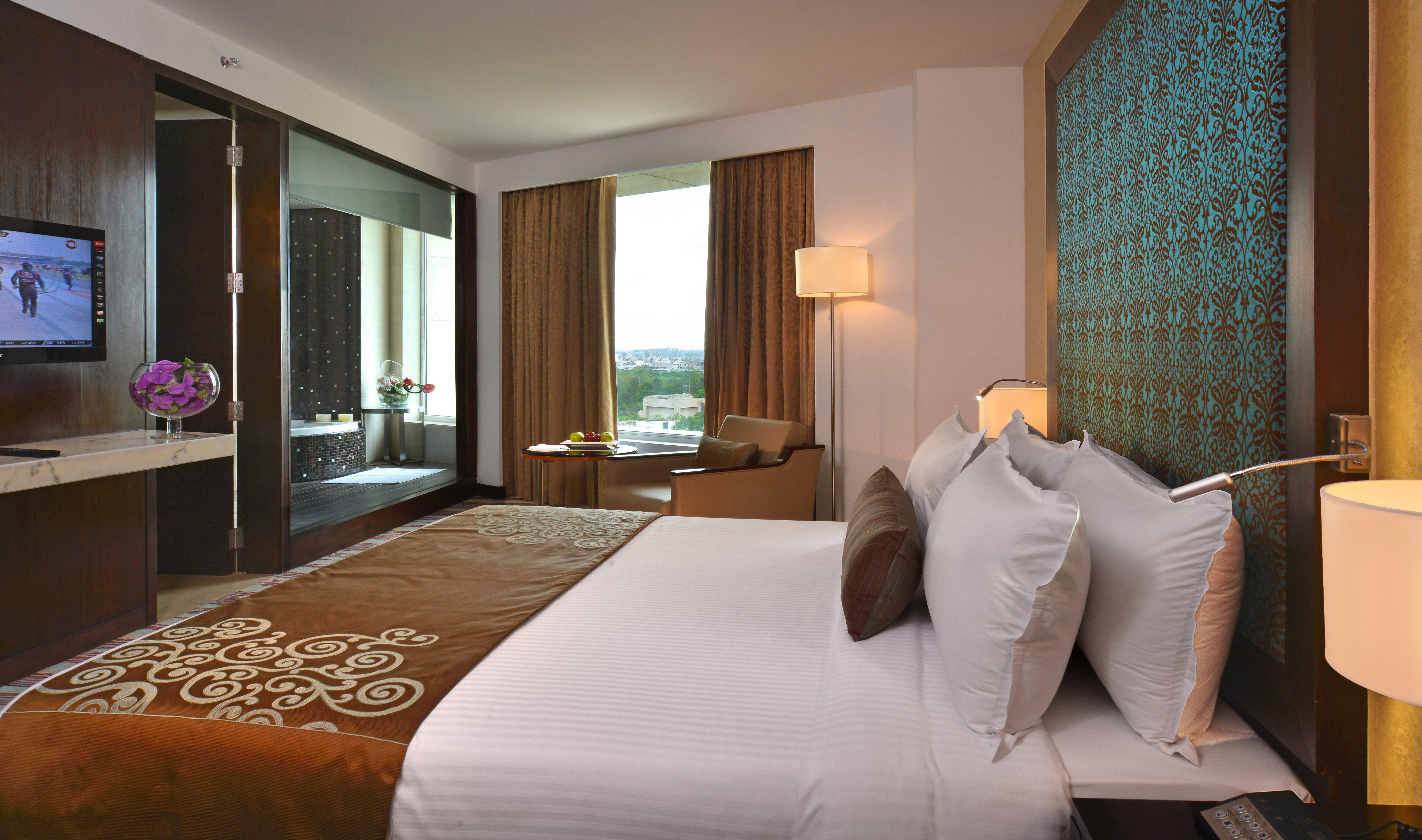 Suite, King Bed