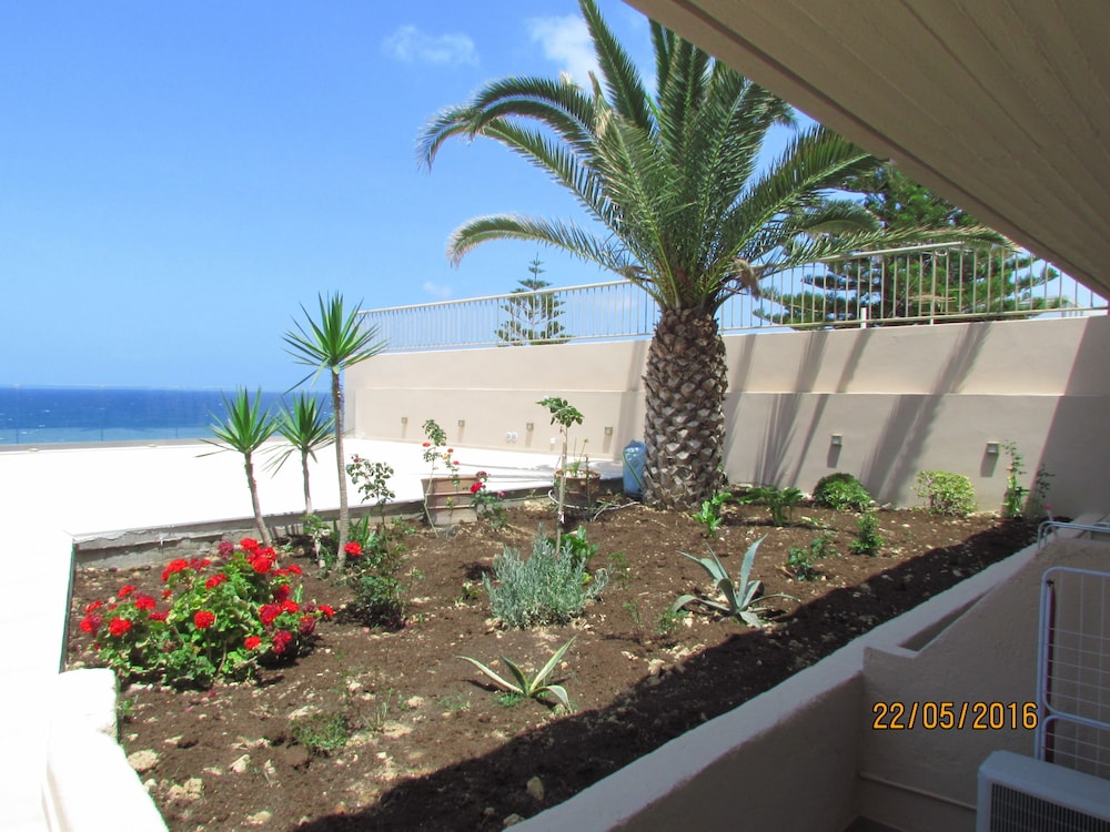 Archipelagos Hotel 43/46